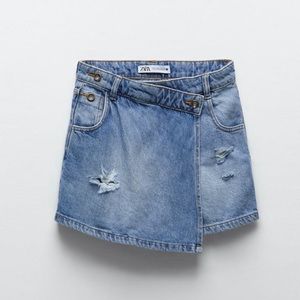 Zara! NWT! Asymmetric denim skort!